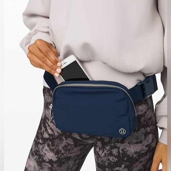 Lululemon Athletica Everywhere Belt Bag, True Navy Brand New